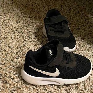Size 5c Black/White Nikes
